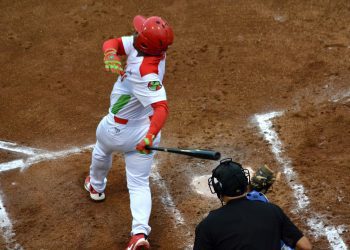 Danel Castro fue uno de los héroes en la segunda victoria de Las Tunas sobre Industriales en la final de la 62 Serie Nacional de Béisbol. Foto: Ricardo López Hevia.