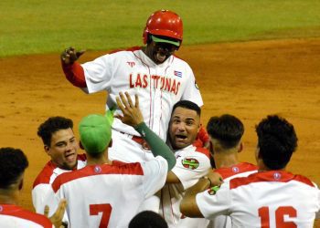 Danel Castro fue uno de los héroes en la segunda victoria de Las Tunas sobre Indusriales en la final de la 62 Serie Nacional de Béisbol. Foto: Ricardo López Hevia.