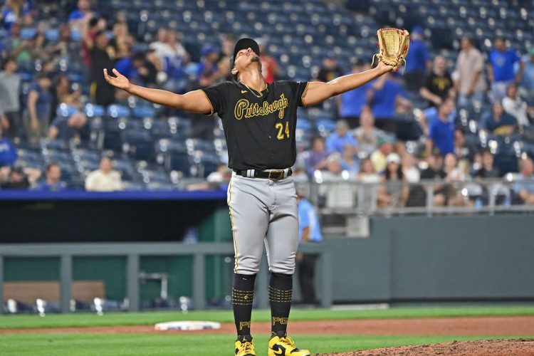 El lanzador cubano Johan Oviedo consiguió la primera blanqueada de su carrera en MLB contra Kansas City. Foto: Peter Aiken/USA TODAY Sport