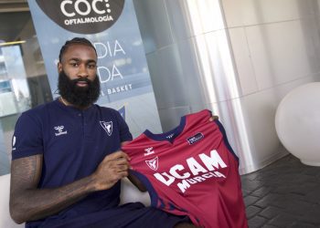 E alero cubano Howard Sant-Roos, nuevo jugador del UCAM Murcia CB, en la Liga de España. Foto: Juan Carlos Caval / EFE.