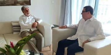 El canciller cubano, Bruno Rodríguez, y el jefe de la Asesoría Especial de la Presidencia de Brasil, Celso Amorim, durante un encuentro en La Habana. Foto: @BrunoRguez / Twitter.