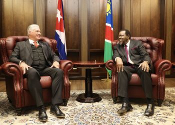 Miguel Díaz-Canel, y su homólogo, Hage Geingob. Foto: Twitter/Miguel Díaz-Canel.