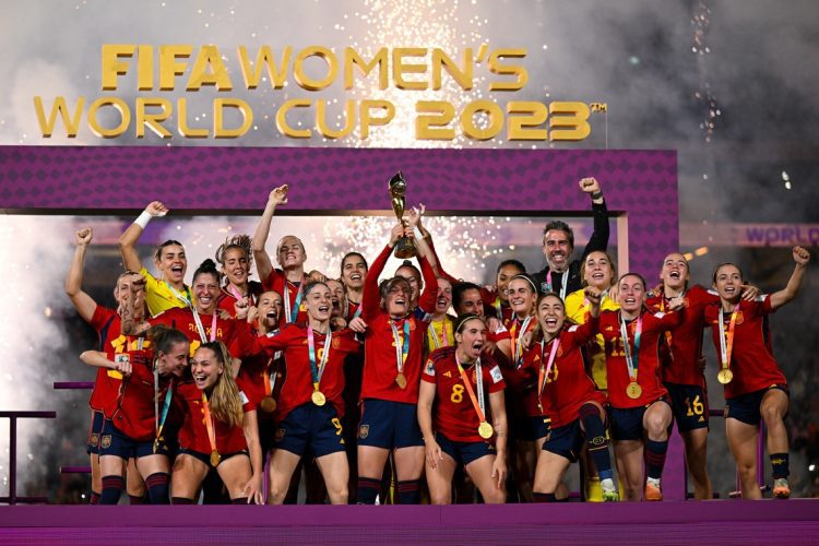 El equipo de España celebra su primer título mundial en el fútbol femenino, tras derrotar a Inglaterra en la final de la Copa del Mundo celebrada en Australia y Nueva Zelanda. Foto: Dean Lewis / EFE.