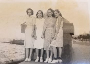 Bella, Berta, Fina y Lidia en el malecón.