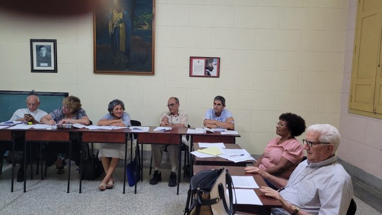 Miembros de la iglesia católica de la zona oriental revisan el contenido propuesto para el Plan Pastoral 2023-2030. Foto: Conferencia de Obispos/Facebook.