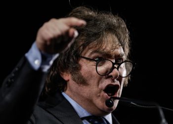 El candidato a la Presidencia por el partido la Libertad Avanza, Javier Milei, durante su cierre de campaña, 7 de agosto de 2023 en Buenos Aires. Foto: EFE/Juan Ignacio Roncoroni.