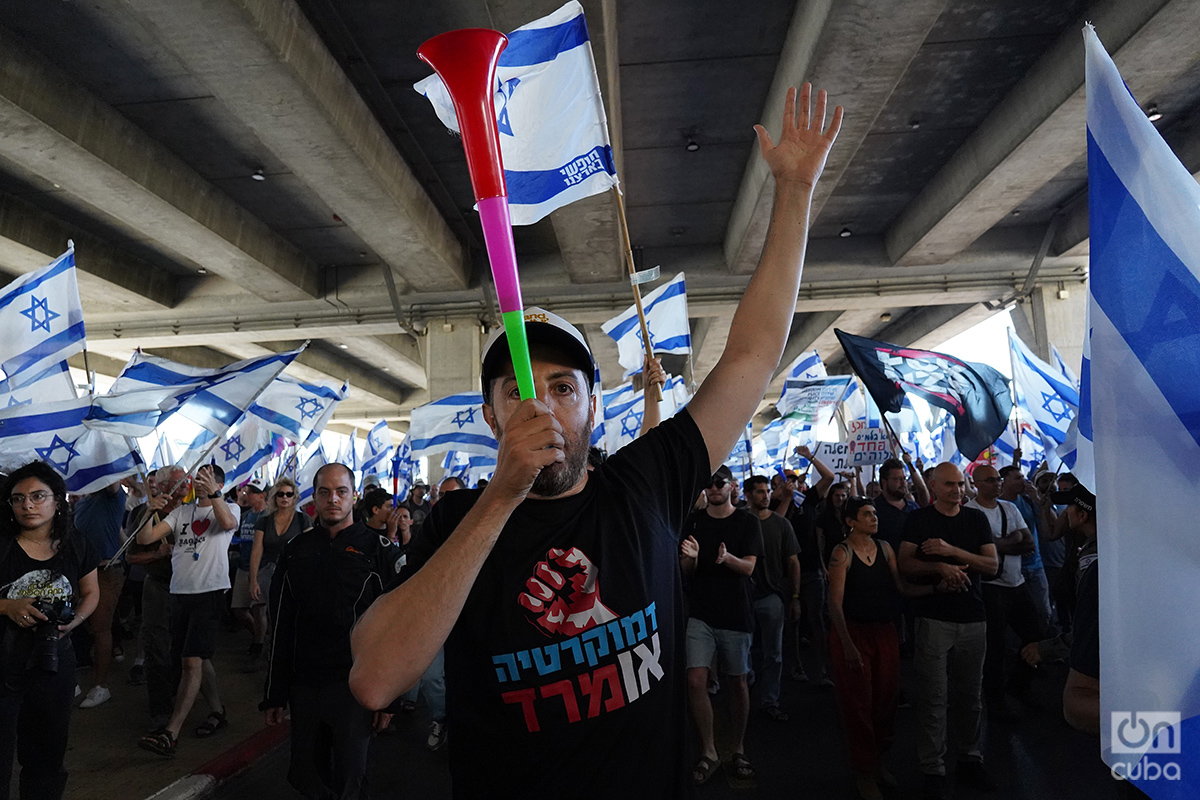 Las protestas en el aeropuerto internacional Ben Gurión, en Tel Aviv, se han vuelto parte de la normalidad. Foto: Alejandro Ernesto.