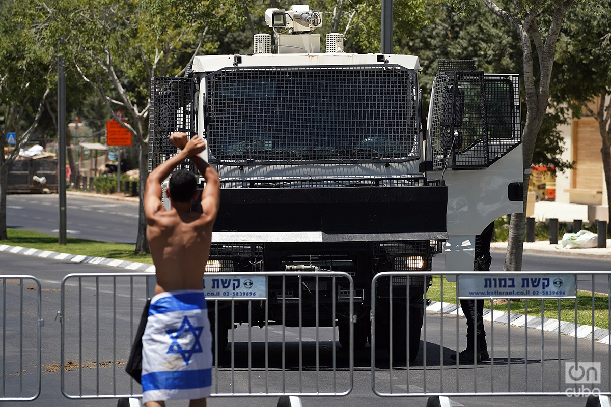 Protesta frente a la Knéset durante la votación por la que finalmente se aprobó la anulación de la doctrina de la razonabilidad. Foto: Alejandro Ernesto.