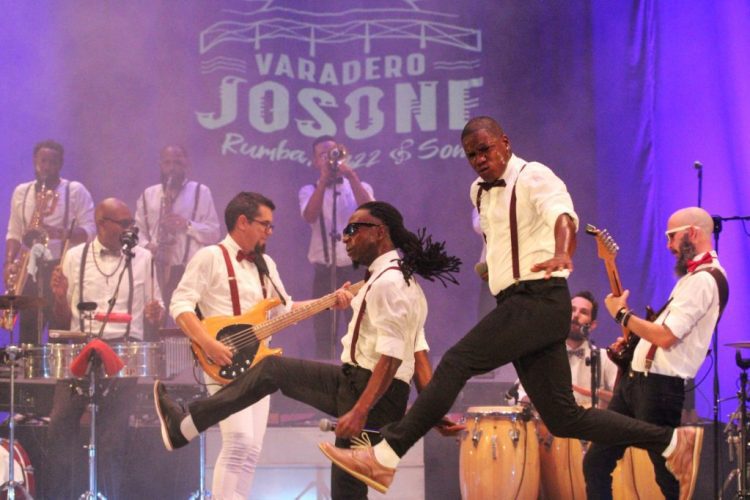 El grupo Toques del Río durante su presentación en el III Festival Varadero Josone Rumba, Jazz & Son. Foto: Raúl Navarro / Periódico Girón.