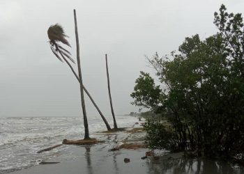 Imágenes de la playa Boca de Galafre, en San Juan y Martínez, el lunes. Foto: Radio Guamá.