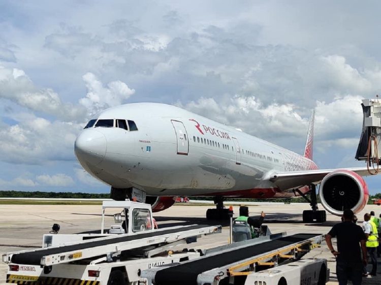 Un avión de Rossiya al llegar a Varadero. Foto: Aeropuerto Internacional Juan Gualberto Gómez Ferrer, archivo