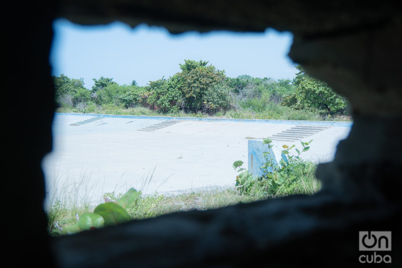 Muchos siguen buscando la Piscina Gigante desde una ventanilla, real o imaginada. Foto: Jorge Ricardo.