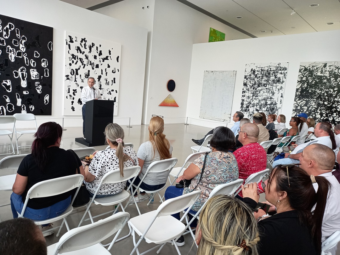 Intercambio del empresario y coleccionista Carlos Manuel de la Cruz con empresarios privados de Cuba, en el museo de arte De la Cruz Collection. Foto: OC.