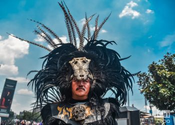 La indumentaria de las ceremonias deslumbra por su opulencia y vitalidad. Foto: Kaloian.