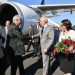 El presidente Miguel Díaz-Canel es recibido junto a su esposa por funcionarios cubanos a su llegada a Nueva York, el domingo 17 de septiembre de 2023. Foto: @PresidenciaCuba / Twitter.