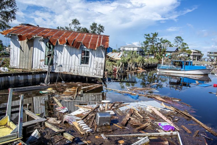 Daños de Idalia en la ciudad de Horseshoe Beach, Florida, Foto: CRISTOBAL HERRERA-ULASHKEVICH/EFE/EPA.