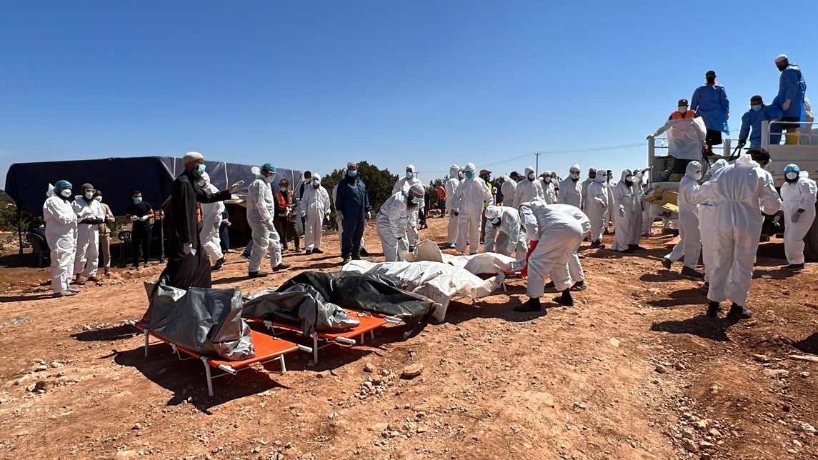 Trabajos de recuperación de cuerpos de personas fallecidas en la ciudad de Derna, en Libia, como consecuencia del ciclón Daniel. Foto: Stringer / EFE.