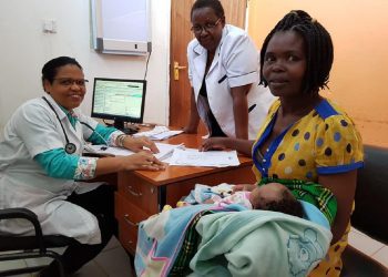 Una brigada médica labora en el país africano; también se encuentra allí un grupo de especialistas en control de vectores para el combate a la malaria. Foto: Embassy of Cuba in Kenya.