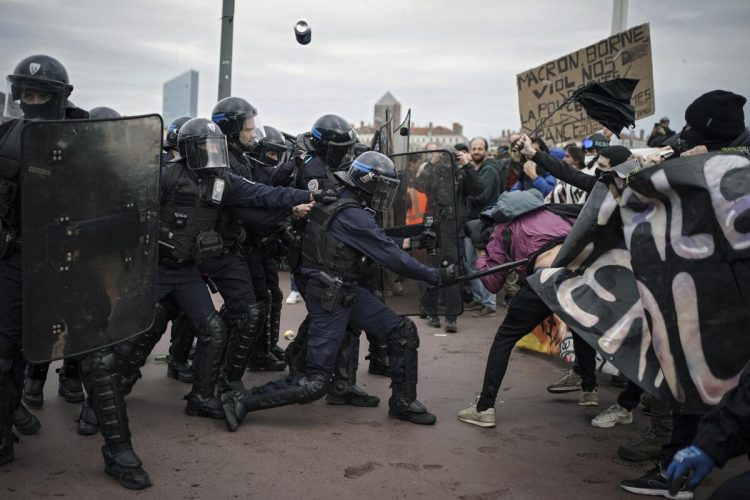 En París. Foto: San Diego-Union Tribune.