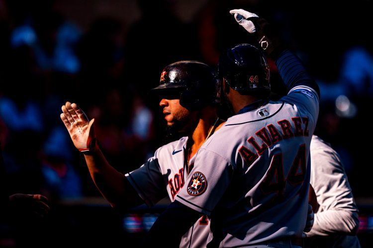 José Abreu y Yordan Álvarez se robaron el show en el tercer partido de la Serie Divisional entre Minnesota y Houston con un cómputo total de tres jonrones y seis impulsadas. Foto: Houston Astros.