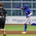 Adolis García lideró a los Rangers en la Serie de Campeonato de la Liga Americana, en la que fue seleccionado el Jugador Más Valioso. Foto: Adam Davis/EFE.