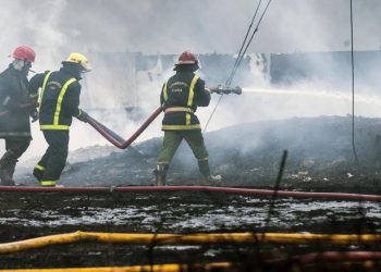 Bomberos cubanos. Foto: AP