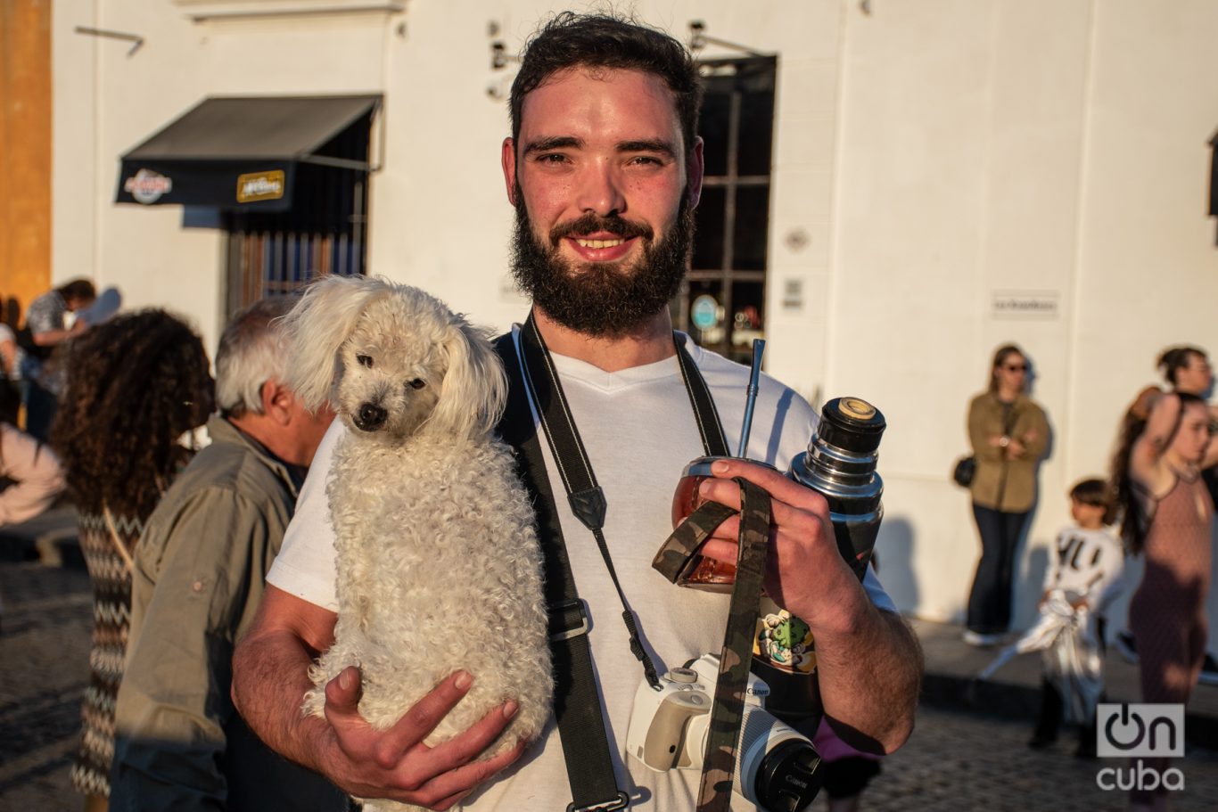 A veces los uruguayos parecieran tener más de dos brazos. Foto: Kaloian.
