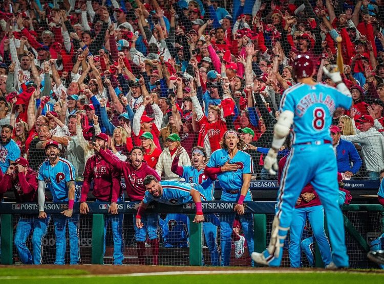 Nick Castellano se convirtió este jueves en el primer jugador en la historia de la postemporada de MLB que conecta dos jonrones en partidos consecutivos. Foto: Philadelphia Phillies.