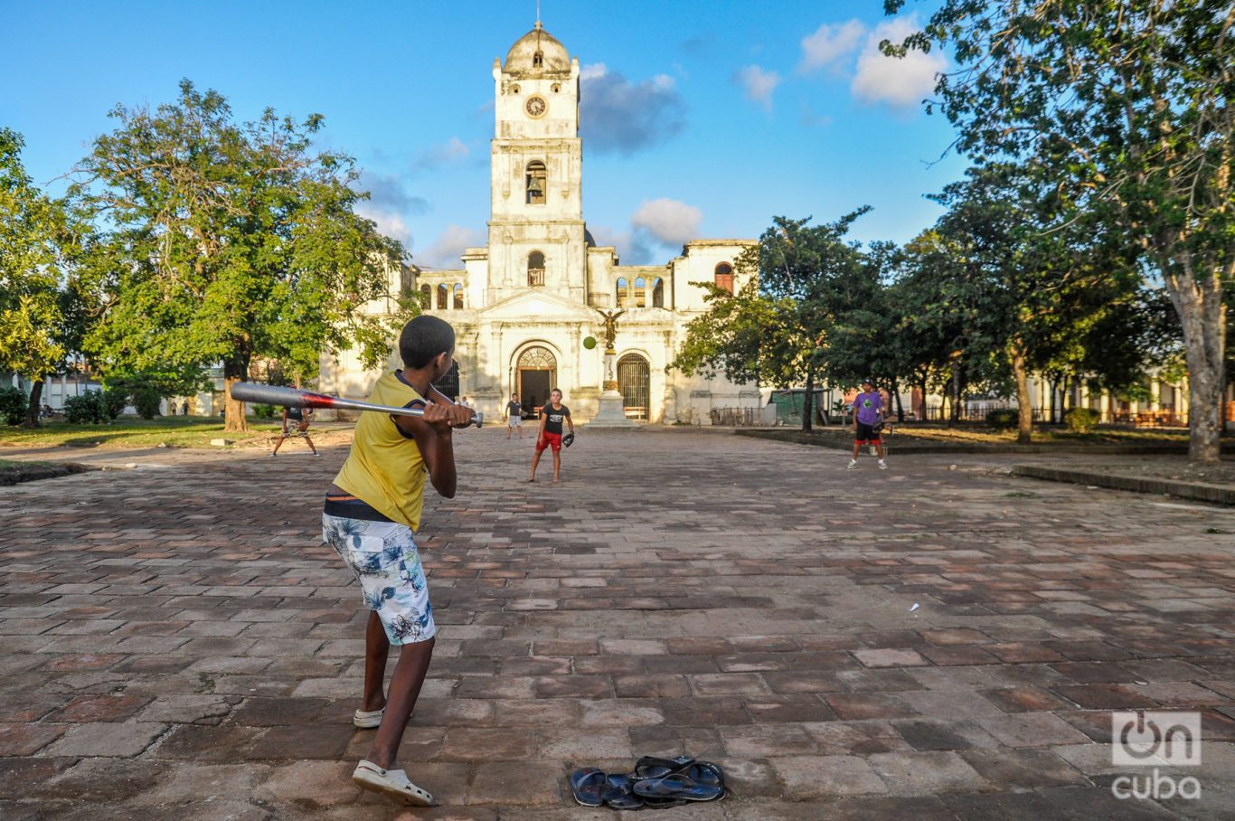 Un juego de pelota en el parque San José. 
