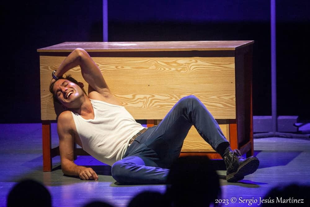 Estreno de “Autopsia del paraíso”. Teatro Icarón. Actor, Ernesto de la Cal.
