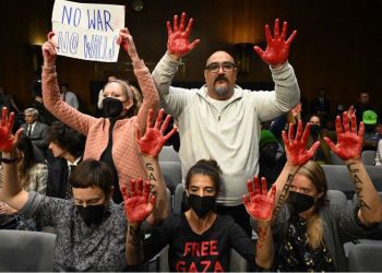 Manifestantes antibelicistas en el Senado, Washington DC. Foto: BBC.