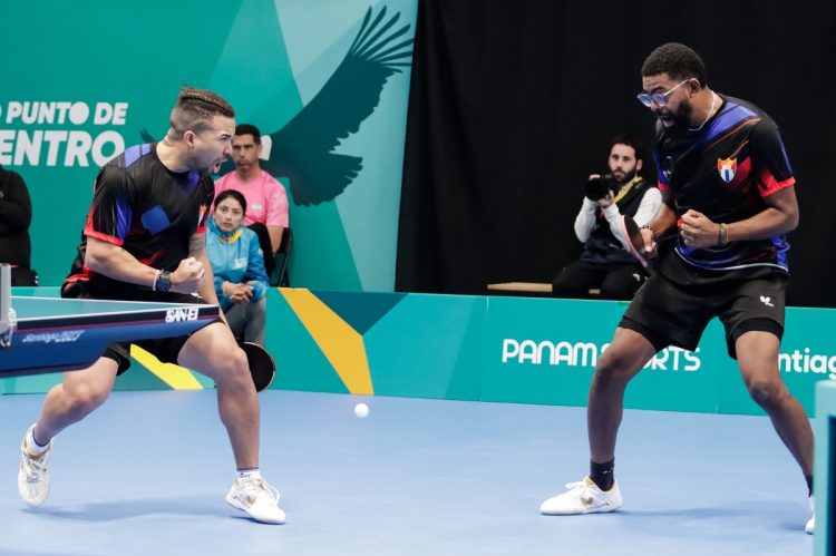 Andy y Moises en el doble mixto de tenis en los XIX Juegos Panamericanos Santiago de Chile 2023