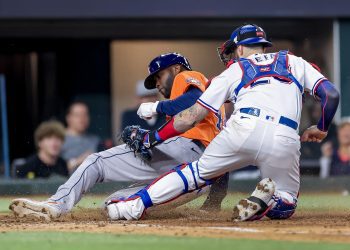 Yordan Álvarez volvió a ser una de las bujías de los Astros en materia ofensiva. Foto: Adam Davis/EFE.