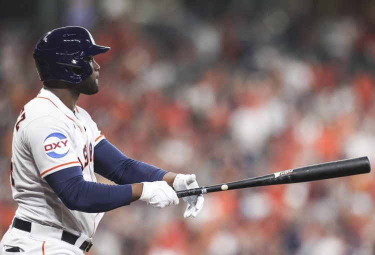 Yordan Álvarez castigó a Minnesota con par de cuadrangulares en el inicio de las Series Divisionales de MLB en el 2023. Foto: Adam Davis/EFE.