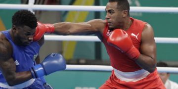 El cubano Arlen López (rojo) en su combate ante el brasileño Wanderley de Souza Pereira, en la final de los 80 kg de los Juegos Panamericanos de Santiago de Chile. Foto: Jit / Facebook.