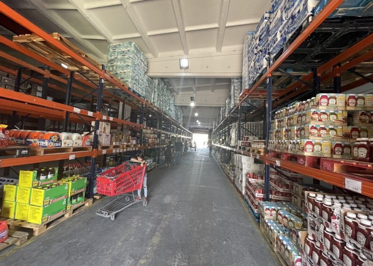 Foto: Mercado en La Habana que ha sido comparado con una instalación de la cadena estadounidense Costco. Foto: @CNN_Oppmann / Twitter.