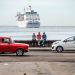 Crucero en el puerto de la habana, cuba, malecón autos rusos y modernos