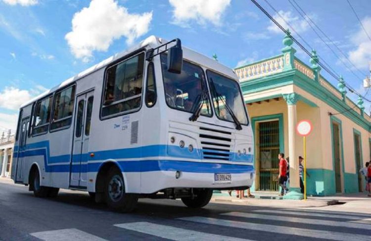 Ómnibus urbano en Camagüey. Foto: Adelante / Archivo.