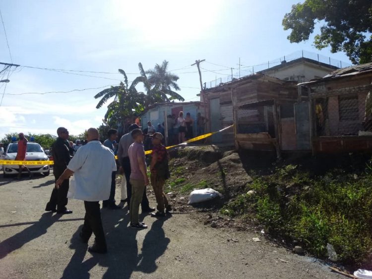 Las autoridades trabajan para llegar a la verdad de los motivos alrededor de este hecho, aunque sospechan que fuera el resultado de un juego entre los menores. Fotos: Habana Noticias.