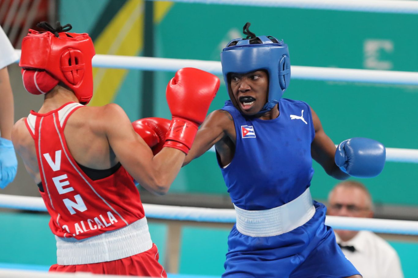 Combate entre la cubana Legnis Cala (azul) y la venezolana Omailyn Alcalá (rojo) en los Juegos Panamericanos de Santiago de Chile. Foto: @jit_digital / Twitter.