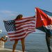 Llegada al puerto de La Habana del crucero Adonia de la compañía Carnival, en mayo de 2016. Decenas de personas en tierra les dieron la bienvenida. Por por primera vez en 50 años un barco traía pasajeros directamente desde Estados Unidos a Cuba, incluyendo cubanoamericanos. Foto: Ismario Rodríguez.