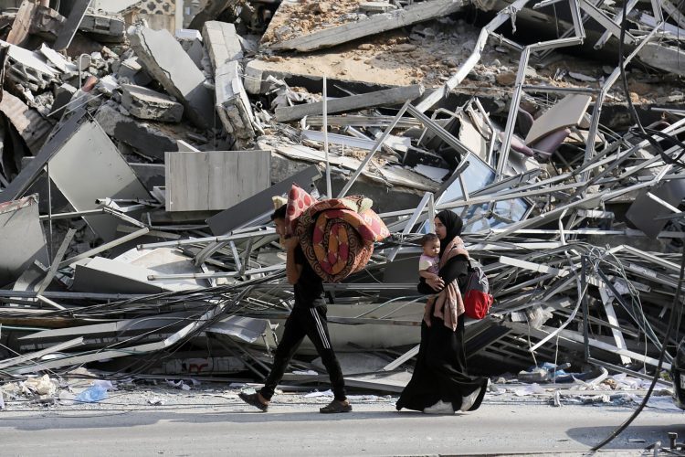 Residentes de Gaza dejan la ciudad ante el ultimátum Israelí Foto: HAITHAM IMAD/EFE/EPA.