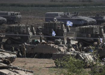 Tropas de Israel en la frontera de Gaza. Foto: ATEF SAFADI/EFE/EPA.