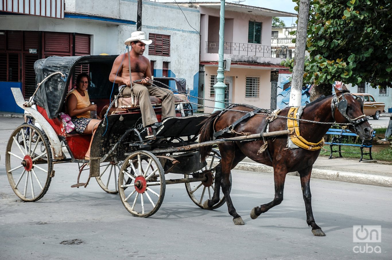 Un coche en la ciudad de Ciego de Ávila. Foto: Kaloian.