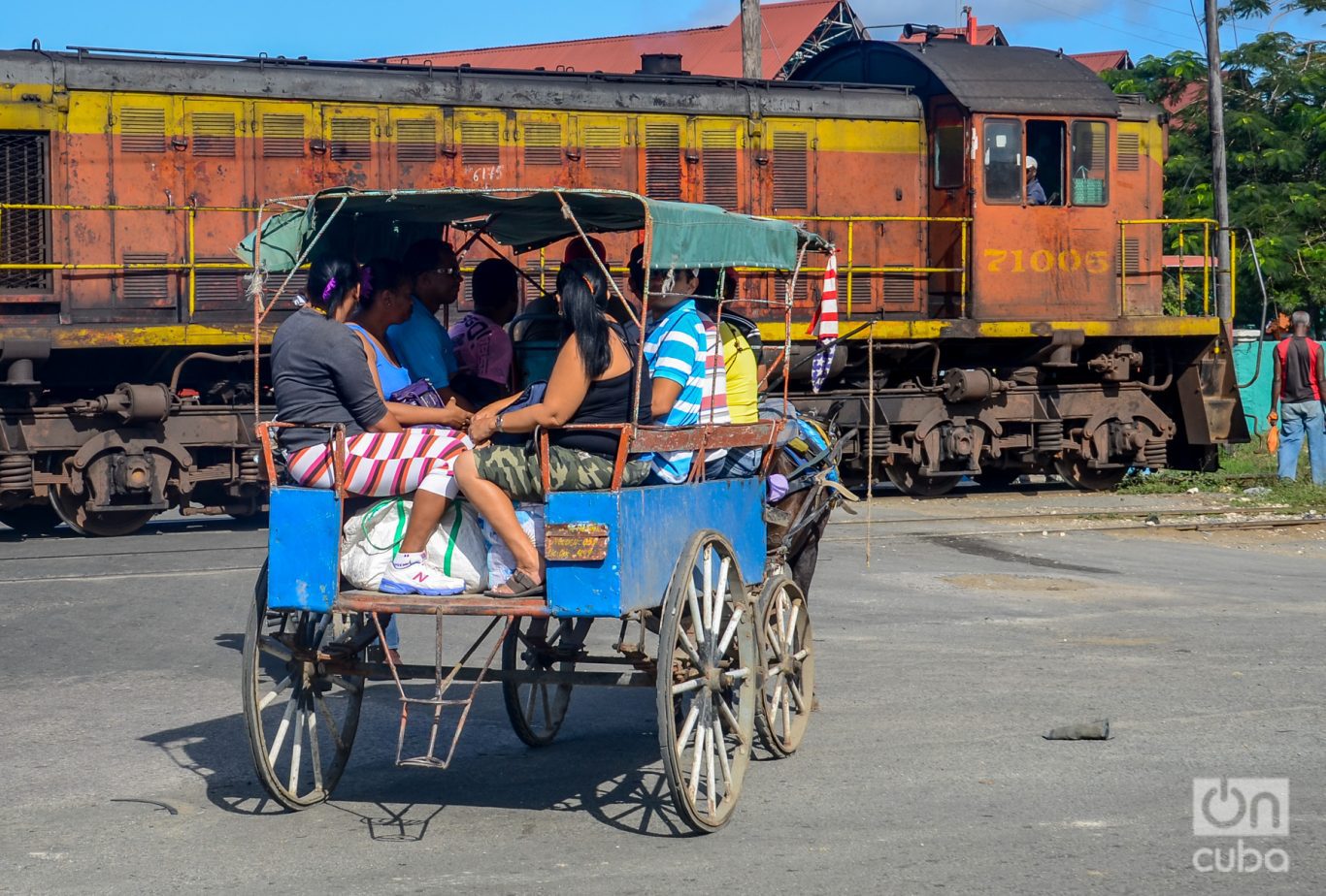  Coche en Santiago de Cuba. Foto: Kaloian.
