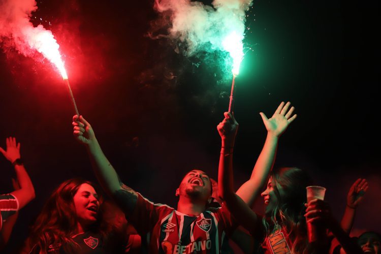 Hinchas del Fluminense celebran la victoria del club en la Copa Libertadores. Foto: Nicolás Cabrera.