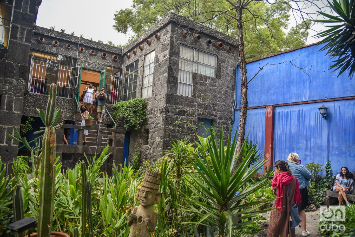 Patio de la Casa-Museo Frida Kahlo. Foto: Kaloian.
