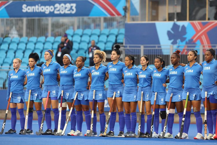 Seis jugadoras de la selección de hockey sobre césped estarían entre los deportistas que no regresaron a la isla. Foto: JIT Deporte Cubano/Facebook.