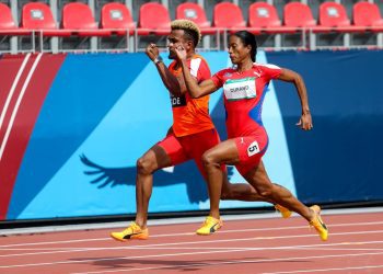 Omara Durand junto a su guía Yuniol Kindelán en los Juegos Parapanamericanos de Santiago 2023. Foto: Calixto N. Llanes / Jit.