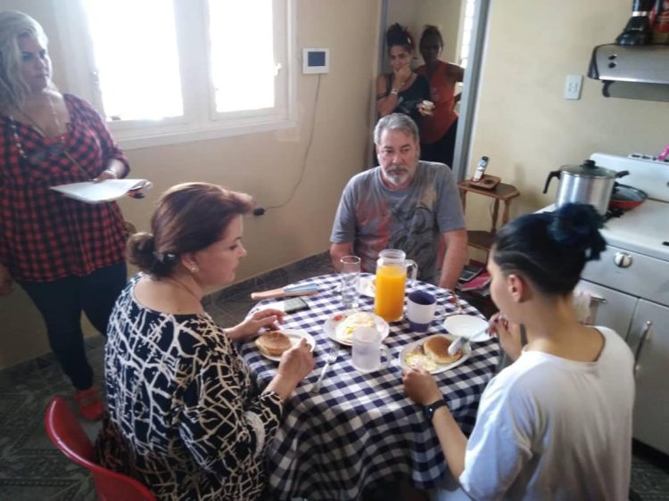 Durante el rodaje de la telenovela. Foto: Cubaactores Actores Cubanos/Facebook.